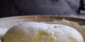 Kad pravite hljeb obavezno dodajte 1 kašiku ove namirnice u tijesto: Ostaje svjež i mekan danima Kad pravite hljeb obavezno dodajte 1 kašiku ove namirnice u tijesto: Ostaje svjež i mekan danima - featured image