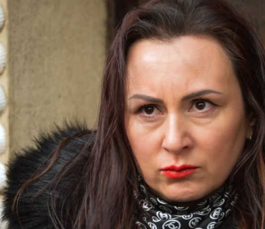 Kako prepoznati zavidne ljude: Jedna stvar ih odaje, a da toga nisu ni svjesni Kako prepoznati zavidne ljude: Jedna stvar ih odaje, a da toga nisu ni svjesni - featured image