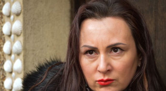 Kako prepoznati zavidne ljude: Jedna stvar ih odaje, a da toga nisu ni svjesni Kako prepoznati zavidne ljude: Jedna stvar ih odaje, a da toga nisu ni svjesni - featured image