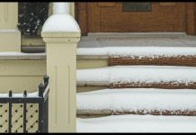 Ne, nije so: Led sa stepeništa nestaje za tren uz 1 jeftin sastojak koji uvijek imamo u kući Ne, nije so: Led sa stepeništa nestaje za tren uz 1 jeftin sastojak koji uvijek imamo u kući - featured image