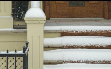 Ne, nije so: Led sa stepeništa nestaje za tren uz 1 jeftin sastojak koji uvijek imamo u kući Ne, nije so: Led sa stepeništa nestaje za tren uz 1 jeftin sastojak koji uvijek imamo u kući - featured image