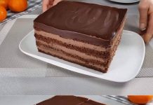 Ova čokoladna torta nestaje za 5 minuta: kremasta, mekana i neodoljiva… Ova čokoladna torta nestaje za 5 minuta: kremasta, mekana i neodoljiva… - featured image