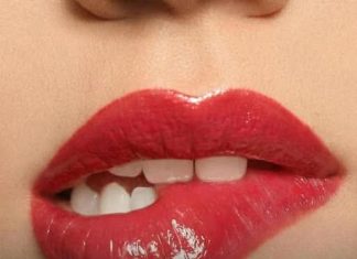 Šta može značiti kada žena zagrize donju usnu dok vas gleda