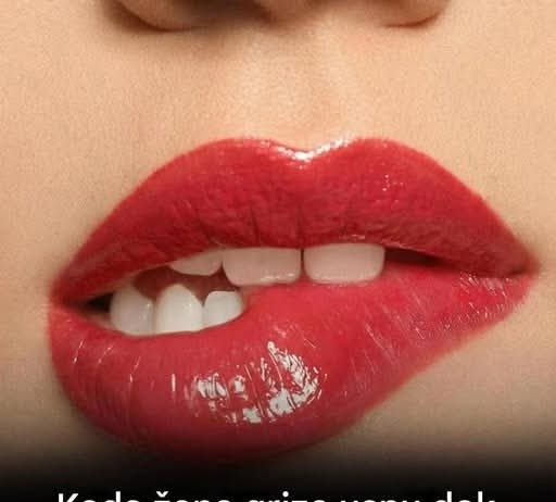 Šta može značiti kada žena zagrize donju usnu dok vas gleda