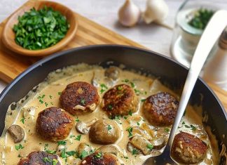 PEČENE ĆUFTE U KREMASTOM SOSU OD ŠAMPINJONA – NEODOLJIVO UKUSNE! 🍽️