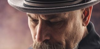 Ušao sam prljav i gladan u sopstvenu firmu — a onda me je neko zgrabio za ruku Ušao sam prljav i gladan u sopstvenu firmu — a onda me je neko zgrabio za ruku - featured image