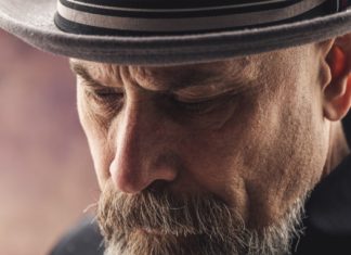 Ušao sam prljav i gladan u sopstvenu firmu — a onda me je neko zgrabio za ruku Ušao sam prljav i gladan u sopstvenu firmu — a onda me je neko zgrabio za ruku - featured image