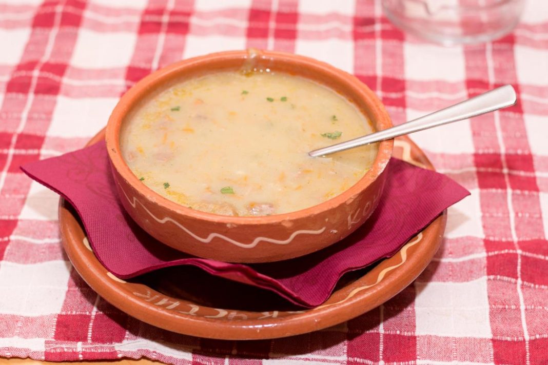 Kafanska teleća čorba: Zaseniće sve koje ste do sad probali! (RECEPT) - featured image Kafanska teleća čorba: Zaseniće sve koje ste do sad probali! (RECEPT) - featured image