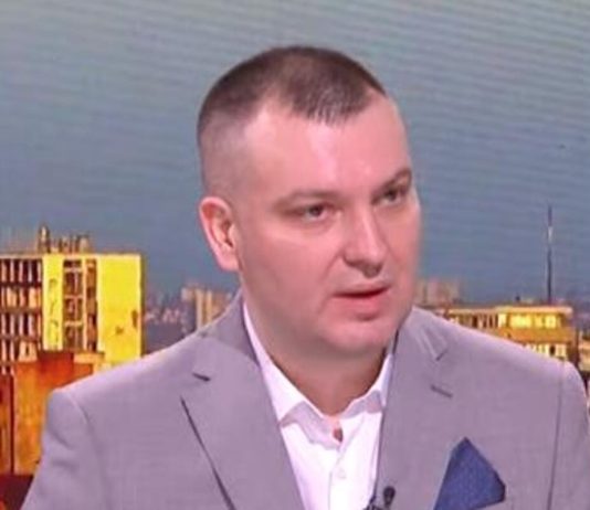 SVI SRBI SE ŽALE NA JAK KAŠALJ POSLEDNJIH MESEC DANA: Pulmolog dao DIJAGNOZU, ovo ni malo NIJE NAIVNO SVI SRBI SE ŽALE NA JAK KAŠALJ POSLEDNJIH MESEC DANA: Pulmolog dao DIJAGNOZU, ovo ni malo NIJE NAIVNO - featured image