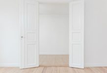 Blistaće kao nova: Očistite požutjela bijela vrata očas posla Blistaće kao nova: Očistite požutjela bijela vrata očas posla - featured image