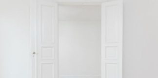 Blistaće kao nova: Očistite požutjela bijela vrata očas posla Blistaće kao nova: Očistite požutjela bijela vrata očas posla - featured image