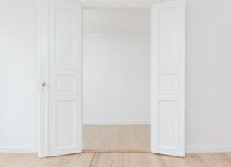 Blistaće kao nova: Očistite požutjela bijela vrata očas posla Blistaće kao nova: Očistite požutjela bijela vrata očas posla - featured image