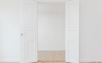Blistaće kao nova: Očistite požutjela bijela vrata očas posla Blistaće kao nova: Očistite požutjela bijela vrata očas posla - featured image