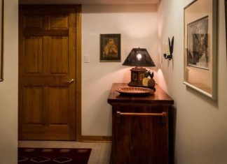 U hodniku se odmah zna da li ima sreće u kući: Ovi predmeti kao ludi privlače bijedu i maler U hodniku se odmah zna da li ima sreće u kući: Ovi predmeti kao ludi privlače bijedu i maler - featured image