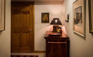 U hodniku se odmah zna da li ima sreće u kući: Ovi predmeti kao ludi privlače bijedu i maler U hodniku se odmah zna da li ima sreće u kući: Ovi predmeti kao ludi privlače bijedu i maler - featured image