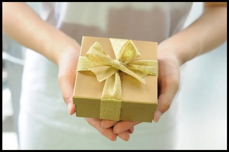 Nikada ne poklanjajte ovu stvar: Vjeruje se da time predajete svoju sreću njima, a sebi siromaštvo - featured image Nikada ne poklanjajte ovu stvar: Vjeruje se da time predajete svoju sreću njima, a sebi siromaštvo - featured image