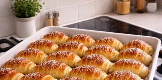 Svi poludjeli za ovim kiflicama – poseban trik i spremne za samo 10 minuta! Svi poludjeli za ovim kiflicama – poseban trik i spremne za samo 10 minuta! - featured image