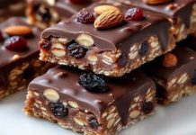 Priprema ovih energetskih pločica je izuzetno jednostavna – nije potreban mikser! Savršena su poslastica za brzi podsticaj energije ili zdrava užina u pokretu. Priprema ovih energetskih pločica je izuzetno jednostavna – nije potreban mikser! Savršena su poslastica za brzi podsticaj energije ili zdrava užina u pokretu. - featured image