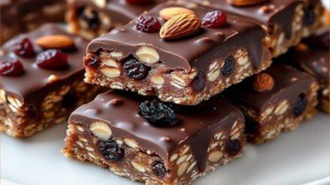 Priprema ovih energetskih pločica je izuzetno jednostavna – nije potreban mikser! Savršena su poslastica za brzi podsticaj energije ili zdrava užina u pokretu. - featured image Priprema ovih energetskih pločica je izuzetno jednostavna – nije potreban mikser! Savršena su poslastica za brzi podsticaj energije ili zdrava užina u pokretu. - featured image