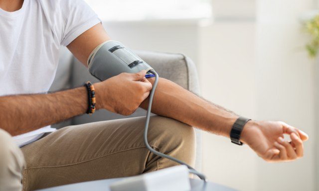 Iznenada vam je skočio pritisak? Ove namirnice u kući su prva pomoć Iznenada vam je skočio pritisak? Ove namirnice u kući su prva pomoć - featured image