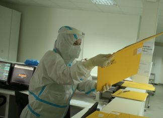 SVE KREĆE SA OVIM SIMPTOMOM Novo žarište SMRTONOSNOG VIRUSA, zdravstveni radnici zaraženi, 100 ljudi izolovano SVE KREĆE SA OVIM SIMPTOMOM Novo žarište SMRTONOSNOG VIRUSA, zdravstveni radnici zaraženi, 100 ljudi izolovano - featured image