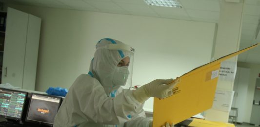 SVE KREĆE SA OVIM SIMPTOMOM Novo žarište SMRTONOSNOG VIRUSA, zdravstveni radnici zaraženi, 100 ljudi izolovano SVE KREĆE SA OVIM SIMPTOMOM Novo žarište SMRTONOSNOG VIRUSA, zdravstveni radnici zaraženi, 100 ljudi izolovano - featured image