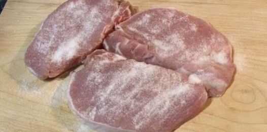 Meso je posipao sodom bikarbonom pre kuvanja: OD KADA MI JE POKAZAO, JA TO JEDINO RADIM! Meso je posipao sodom bikarbonom pre kuvanja: OD KADA MI JE POKAZAO, JA TO JEDINO RADIM! - featured image