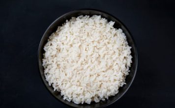 Kako skuhati rižu da ne bude kašasta? 1 korak svi preskaču! Kako skuhati rižu da ne bude kašasta? 1 korak svi preskaču! - featured image