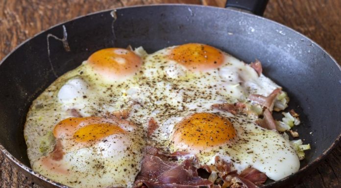 “Da li smem da doručkujem jaja svaki dan?” Evo šta na to kaže kardiolog, a šta onkolog "Da li smem da doručkujem jaja svaki dan?" Evo šta na to kaže kardiolog, a šta onkolog - featured image