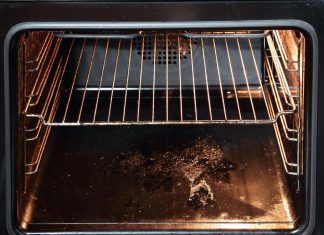 Stavite ovo rernu i za 30 minuta će biti kao nova, bez ribanja: Caka je u jednom sastojku koji svi imaju u kući Stavite ovo rernu i za 30 minuta će biti kao nova, bez ribanja: Caka je u jednom sastojku koji svi imaju u kući - featured image