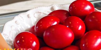 Ovako Grci farbaju jaja u jarko crvenu boju: Ovaj trik obavezno morate da isprobate Ovako Grci farbaju jaja u jarko crvenu boju: Ovaj trik obavezno morate da isprobate - featured image