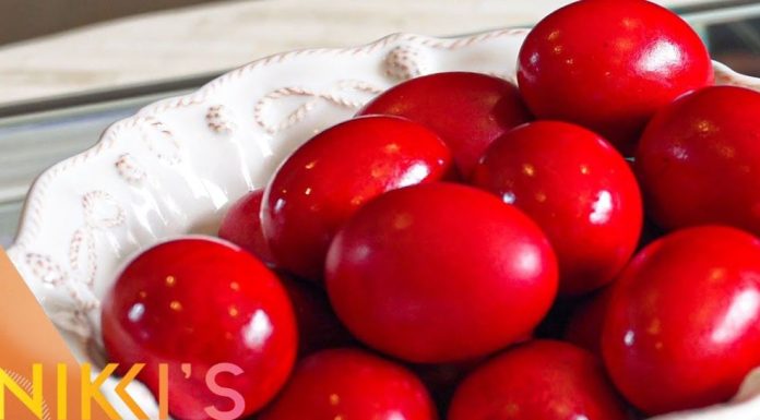 Ovako Grci farbaju jaja u jarko crvenu boju: Ovaj trik obavezno morate da isprobate Ovako Grci farbaju jaja u jarko crvenu boju: Ovaj trik obavezno morate da isprobate - featured image