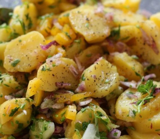 Za ovu krompir salatu svi traže recept: Pravi se potpuno drugačije, a ukus obara s nogu Za ovu krompir salatu svi traže recept: Pravi se potpuno drugačije, a ukus obara s nogu - featured image