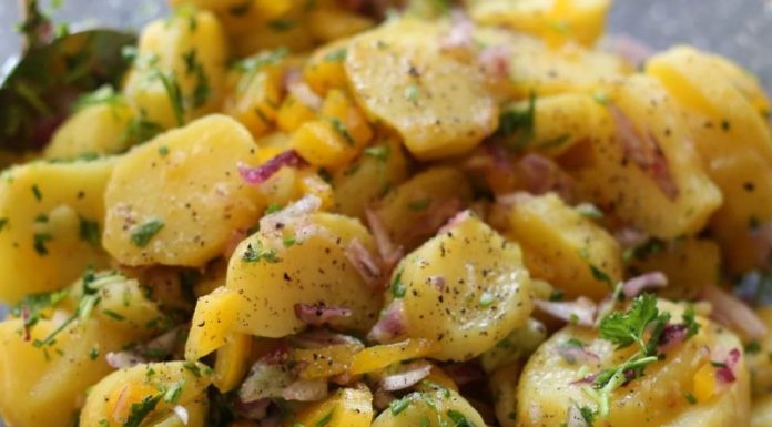 Za ovu krompir salatu svi traže recept: Pravi se potpuno drugačije, a ukus obara s nogu Za ovu krompir salatu svi traže recept: Pravi se potpuno drugačije, a ukus obara s nogu - featured image