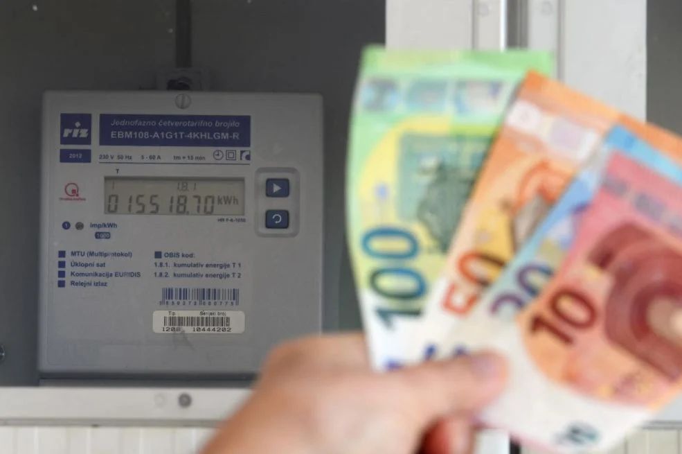 EUROPSKA BANKA POSLALA VAŽNO UPOZORENJE: OVO JE NAJMANJI IZNOS GOTOVINE KOJU TREBATE IMATI KOD KUĆE - featured image EUROPSKA BANKA POSLALA VAŽNO UPOZORENJE: OVO JE NAJMANJI IZNOS GOTOVINE KOJU TREBATE IMATI KOD KUĆE - featured image