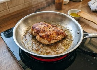 Meso se više ne lijepi, a tiganj kao nov: Kuhari prvo stave 1 stvar na dno i zaborave na ribanje Meso se više ne lijepi, a tiganj kao nov: Kuhari prvo stave 1 stvar na dno i zaborave na ribanje - featured image