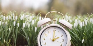 Počinje ljetno računanje vremena: Evo zašto pomjeramo sat i koji dan će trajati kraće Počinje ljetno računanje vremena: Evo zašto pomjeramo sat i koji dan će trajati kraće - featured image