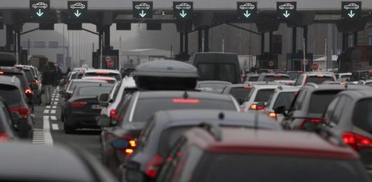 ZABORAVITE NA PEČATE, ALI SE NAORUŽAJTE STRPLJENJEM! Ovo vas čeka svaki put kada krenete u Evropu – SPREMITE ŽIVCE! ZABORAVITE NA PEČATE, ALI SE NAORUŽAJTE STRPLJENJEM! Ovo vas čeka svaki put kada krenete u Evropu – SPREMITE ŽIVCE! - featured image