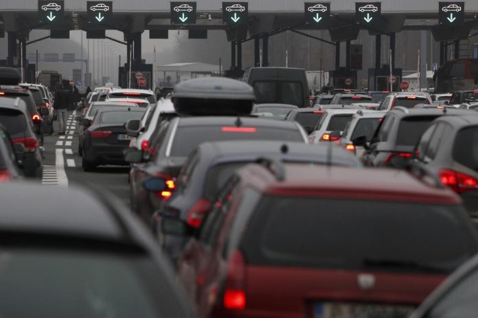 ZABORAVITE NA PEČATE, ALI SE NAORUŽAJTE STRPLJENJEM! Ovo vas čeka svaki put kada krenete u Evropu – SPREMITE ŽIVCE! - featured image ZABORAVITE NA PEČATE, ALI SE NAORUŽAJTE STRPLJENJEM! Ovo vas čeka svaki put kada krenete u Evropu – SPREMITE ŽIVCE! - featured image