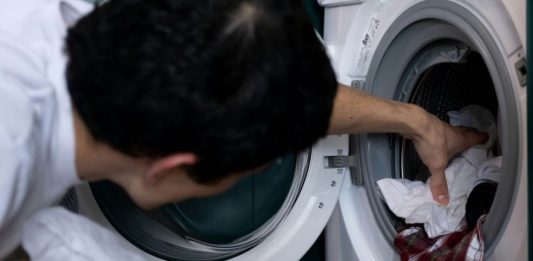 Evo kako treba sipati omekšivač da bi veš divno mirisao sedmicama, ovu grešku mnogi prave Evo kako treba sipati omekšivač da bi veš divno mirisao sedmicama, ovu grešku mnogi prave - featured image