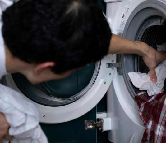 Evo kako treba sipati omekšivač da bi veš divno mirisao sedmicama, ovu grešku mnogi prave Evo kako treba sipati omekšivač da bi veš divno mirisao sedmicama, ovu grešku mnogi prave - featured image