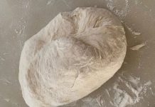 Pekari uvijek dodaju 1 sastojak u brašno: Tijesto raste kao ludo, a pecivo ostaje mekano 5 dana Pekari uvijek dodaju 1 sastojak u brašno: Tijesto raste kao ludo, a pecivo ostaje mekano 5 dana - featured image