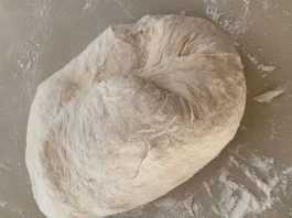 Pekari uvijek dodaju 1 sastojak u brašno: Tijesto raste kao ludo, a pecivo ostaje mekano 5 dana Pekari uvijek dodaju 1 sastojak u brašno: Tijesto raste kao ludo, a pecivo ostaje mekano 5 dana - featured image