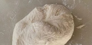 Pekari uvijek dodaju 1 sastojak u brašno: Tijesto raste kao ludo, a pecivo ostaje mekano 5 dana Pekari uvijek dodaju 1 sastojak u brašno: Tijesto raste kao ludo, a pecivo ostaje mekano 5 dana - featured image