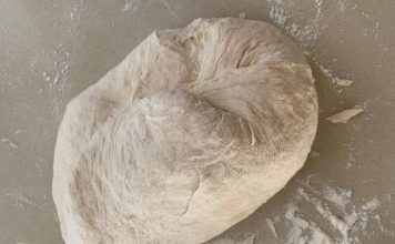 Pekari uvijek dodaju 1 sastojak u brašno: Tijesto raste kao ludo, a pecivo ostaje mekano 5 dana Pekari uvijek dodaju 1 sastojak u brašno: Tijesto raste kao ludo, a pecivo ostaje mekano 5 dana - featured image