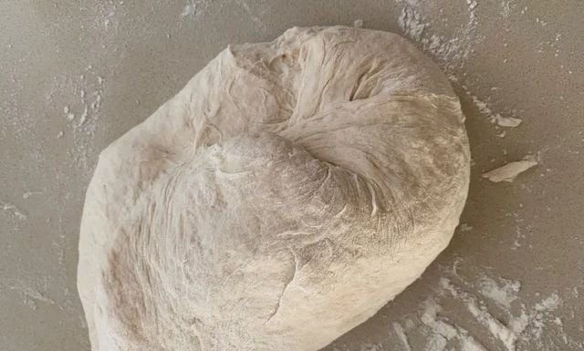 Pekari uvijek dodaju 1 sastojak u brašno: Tijesto raste kao ludo, a pecivo ostaje mekano 5 dana Pekari uvijek dodaju 1 sastojak u brašno: Tijesto raste kao ludo, a pecivo ostaje mekano 5 dana - featured image