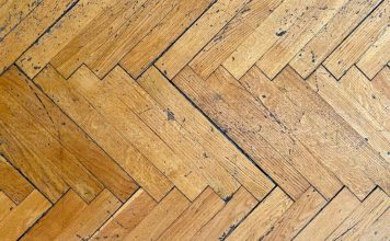 Tehnika od 3 minuta za obnovu izgrebanog parketa: Trebaju vam samo 2 stvari iz kupatila Tehnika od 3 minuta za obnovu izgrebanog parketa: Trebaju vam samo 2 stvari iz kupatila - featured image