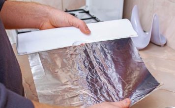 Komad aluminijumske folije stavite ispred vrata: Preko noći ćete da se riješite veliki problem Komad aluminijumske folije stavite ispred vrata: Preko noći ćete da se riješite veliki problem - featured image