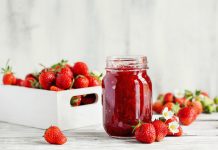 SLATKO OD JAGODA PO BAKINOM RECEPTU: Sve gotovo za 30 minuta i ukus koji se pamti! SLATKO OD JAGODA PO BAKINOM RECEPTU: Sve gotovo za 30 minuta i ukus koji se pamti! - featured image