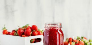 SLATKO OD JAGODA PO BAKINOM RECEPTU: Sve gotovo za 30 minuta i ukus koji se pamti! SLATKO OD JAGODA PO BAKINOM RECEPTU: Sve gotovo za 30 minuta i ukus koji se pamti! - featured image